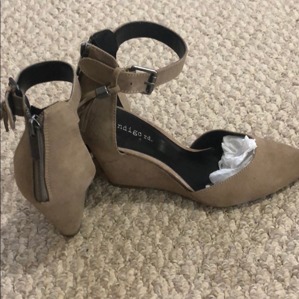 Shoes - Picture 2 of 3